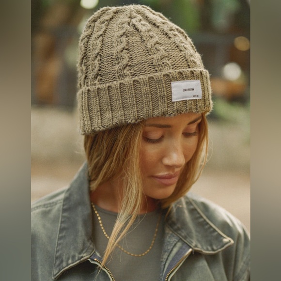 JOAH BROWN CABLE KNIT BEANIE - Picture 2 of 5
